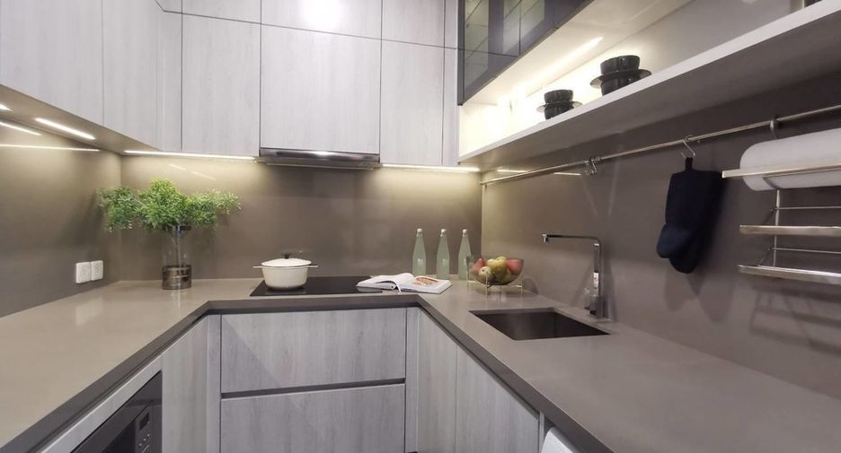 For rent 3 bedrooms condo in Khlong Toei, Bangkok