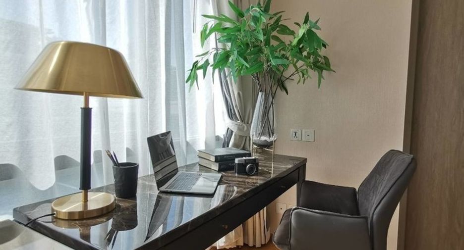 For rent 3 bedrooms condo in Khlong Toei, Bangkok