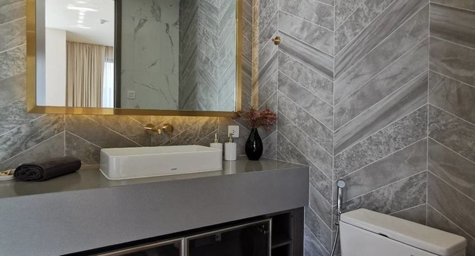 For rent 3 bedrooms condo in Khlong Toei, Bangkok