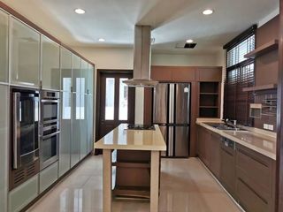 For rent 4 bedrooms house in Yan Nawa, Bangkok