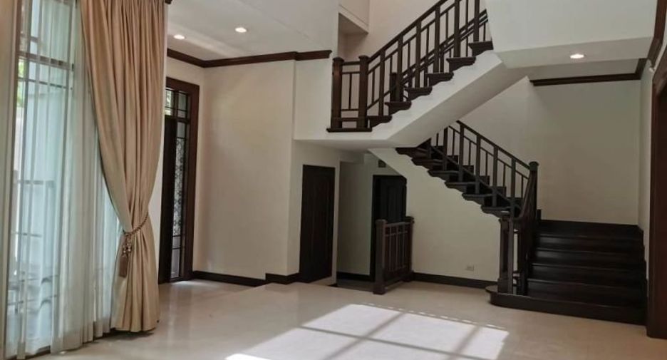 For rent 4 bedrooms house in Yan Nawa, Bangkok