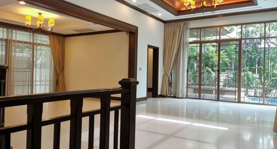 For rent 4 bedrooms house in Yan Nawa, Bangkok