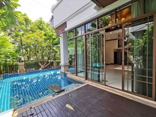 For rent 4 bedrooms house in Yan Nawa, Bangkok