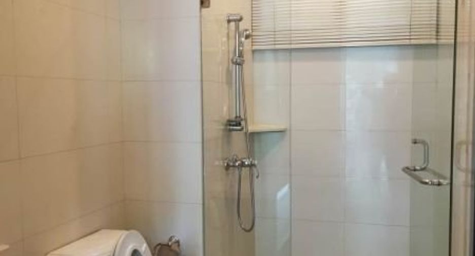 For rent 4 bedrooms house in Yan Nawa, Bangkok
