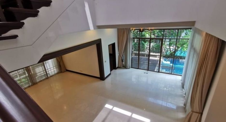 For rent 4 bedrooms house in Yan Nawa, Bangkok