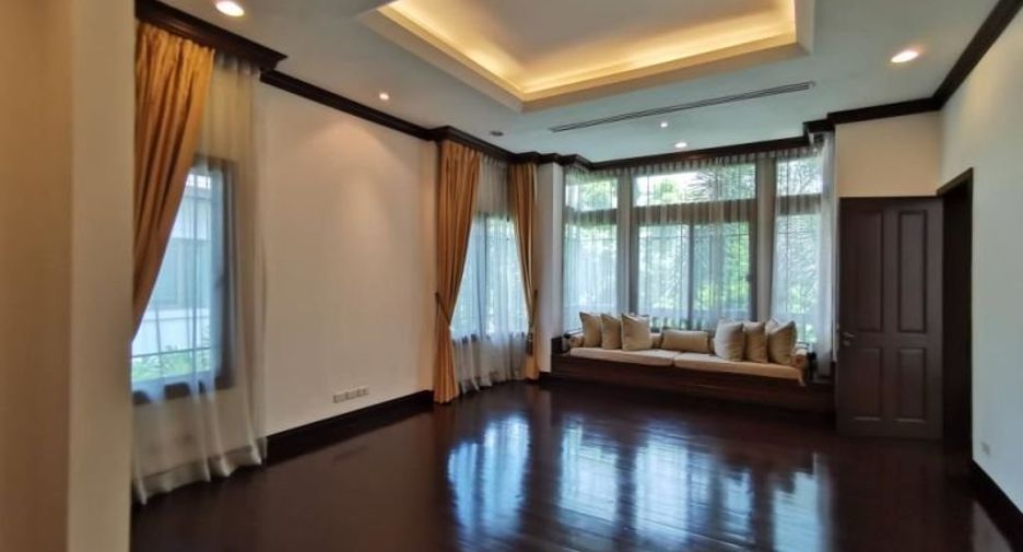 For rent 4 bedrooms house in Yan Nawa, Bangkok