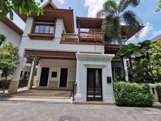 For rent 4 bedrooms house in Yan Nawa, Bangkok