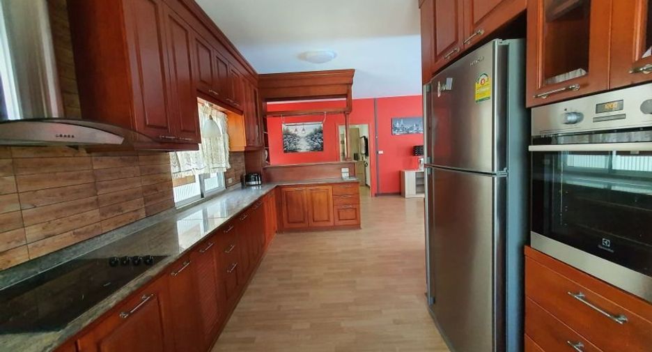 For rent 4 bedrooms house in Bang Lamung, Chonburi