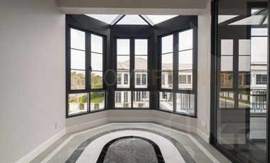 For sale 4 Beds house in Bang Kapi, Bangkok