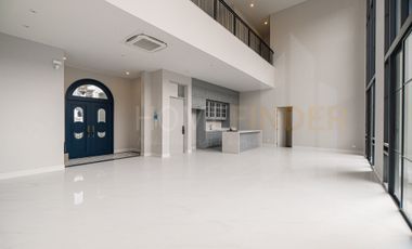 For sale 4 Beds house in Bang Kapi, Bangkok