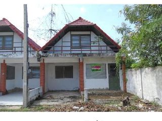Casa adosada en venta de 2 habitaciones en Tha Yang, Phetchaburi