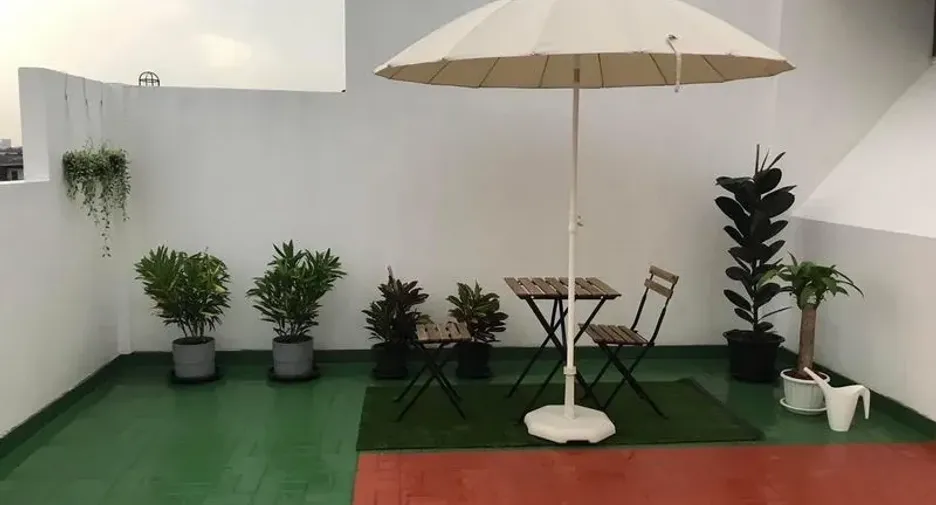 Casa adosada en alquiler y en venta de 4 habitaciones en Suan Luang, Bangkok