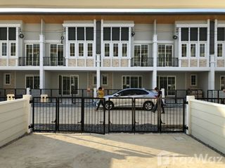 For sale 4 bed townhouse in Lat Phrao, Bangkok
