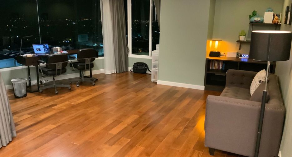 For rent 3 bed condo in Dusit, Bangkok