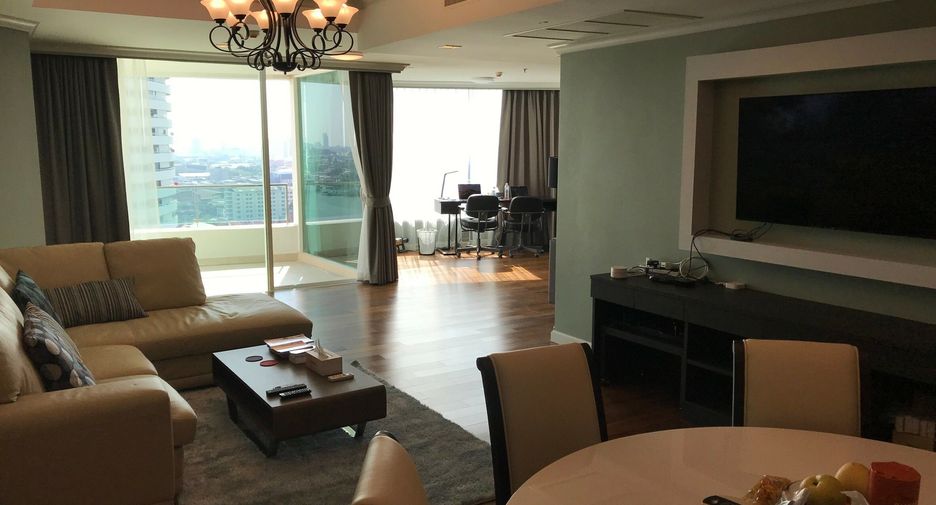 For rent 3 bed condo in Dusit, Bangkok