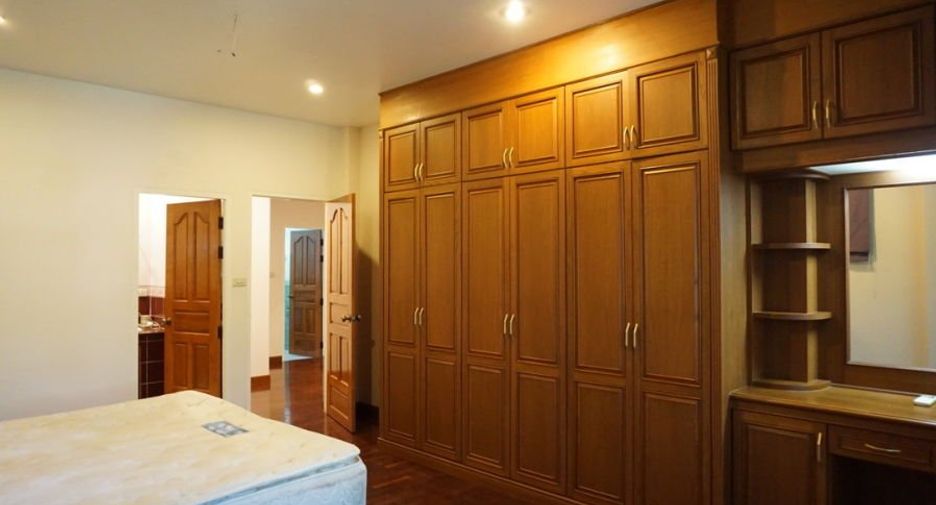 For rent 3 bedrooms house in San Sai, Chiang Mai