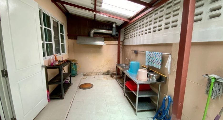 For rent そして for sale 3 Beds townhouse in Bang Na, Bangkok
