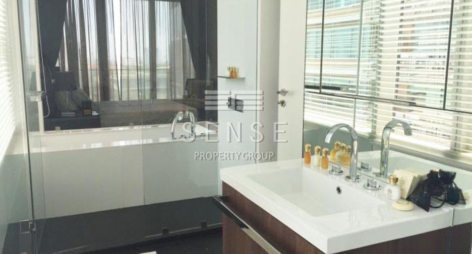 For rent 2 bedrooms condo in Pathum Wan, Bangkok
