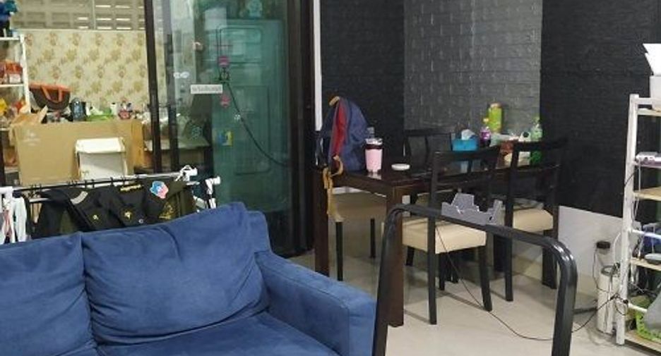 For sale 5 Beds townhouse in Lat Phrao, Bangkok