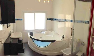 Villa zur Miete und zum Kauf mit 3 Zimmer in Mueang Phuket, Phuket