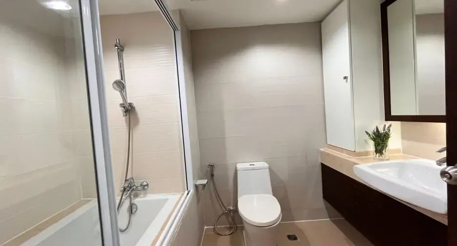 For rent 3 bedrooms condo in Khlong Toei, Bangkok