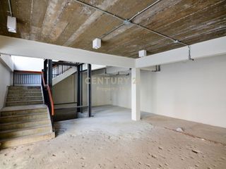 For sale retail Space in Phaya Thai, Bangkok