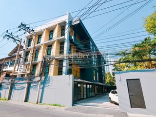 For sale retail Space in Phaya Thai, Bangkok
