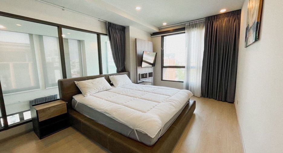 For sale 2 bed condo in Phra Khanong, Bangkok