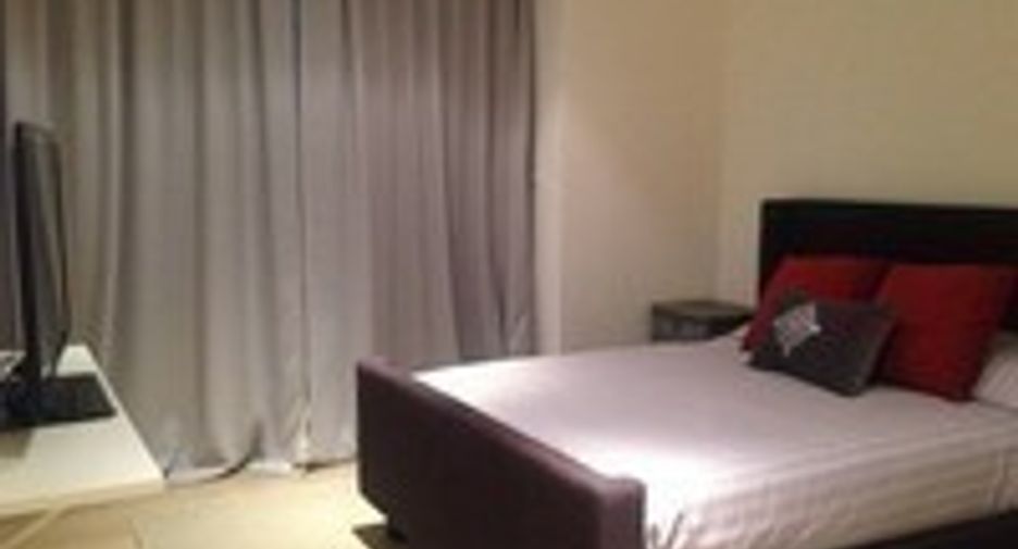 Condo en alquiler y en venta de 3 habitaciones en Yan Nawa, Bangkok
