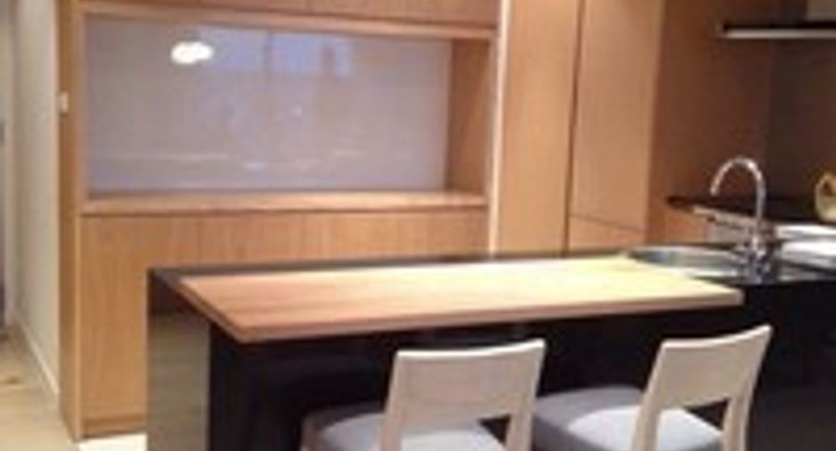 Condo en alquiler y en venta de 3 habitaciones en Yan Nawa, Bangkok