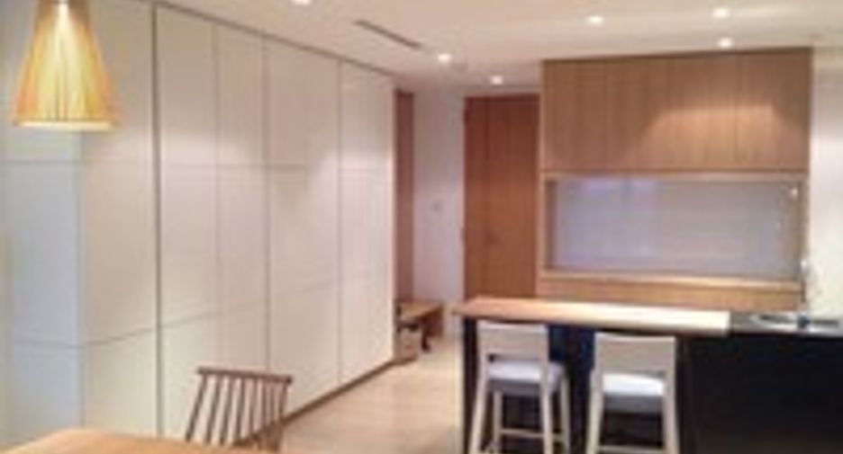 Condo en alquiler y en venta de 3 habitaciones en Yan Nawa, Bangkok