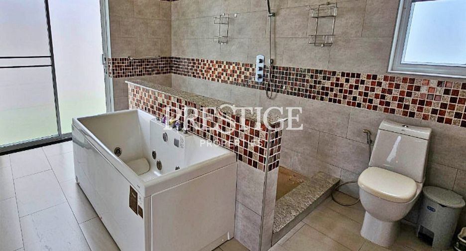 For rent and for sale 5 bedrooms house in Bang Lamung, Chonburi