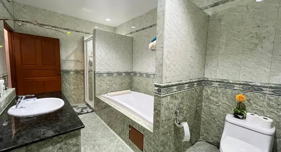 For sale 5 bedrooms house in Bang Lamung, Chonburi