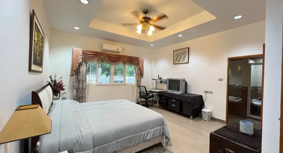 For sale 5 bedrooms house in Bang Lamung, Chonburi