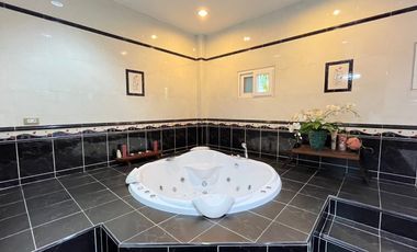 Haus zum Kauf mit 5 Zimmer in Bang Lamung, Chonburi