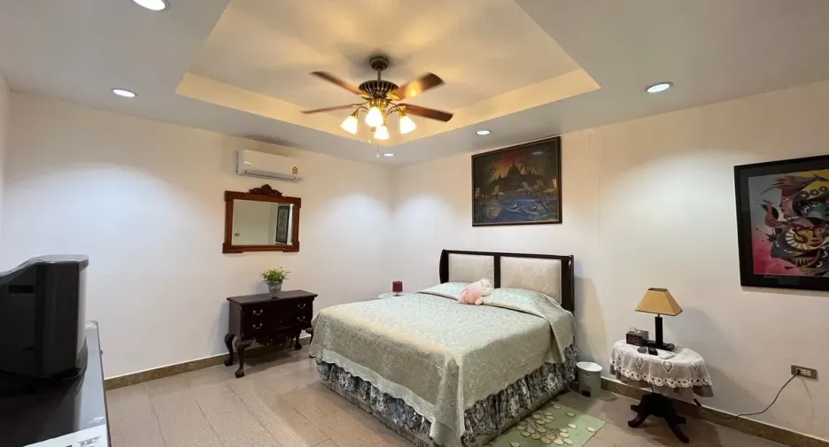 For sale 5 bedrooms house in Bang Lamung, Chonburi