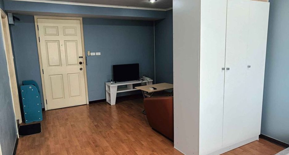 For rent studio condo in Huai Khwang, Bangkok