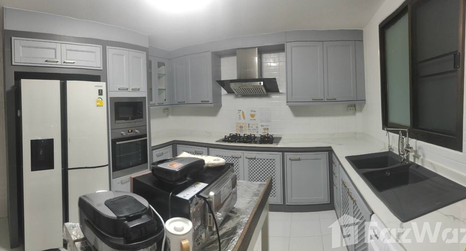 For sale 4 bed house in San Kamphaeng, Chiang Mai