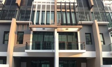 ขาย 3 เตียง ทาวน์เฮ้าส์ ใน คลองเตย, กรุงเทพฯ
