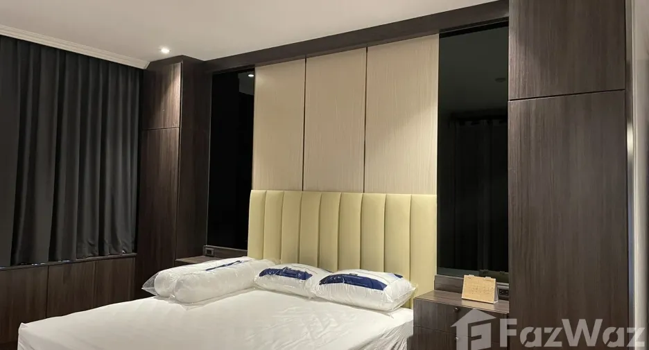 For sale 2 bed condo in Yan Nawa, Bangkok