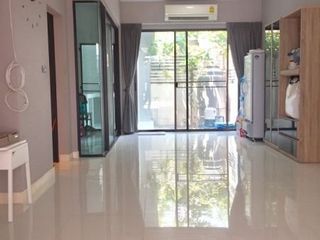 À vendre 3 chambres maison de ville à Khan Na Yao, Bangkok