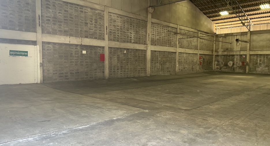 For rent warehouse in Mueang Samut Prakan, Samut Prakan