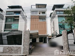 For sale 6 Beds townhouse in Lat Phrao, Bangkok