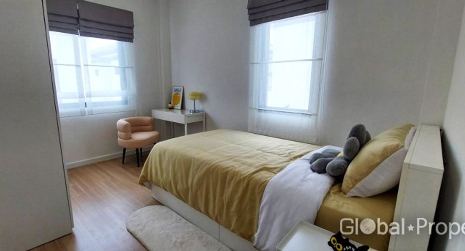 For sale 4 bedrooms house in East Pattaya, Pattaya