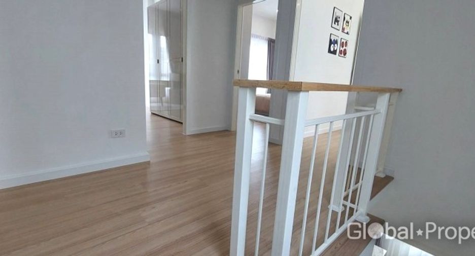 For sale 4 bedrooms house in East Pattaya, Pattaya