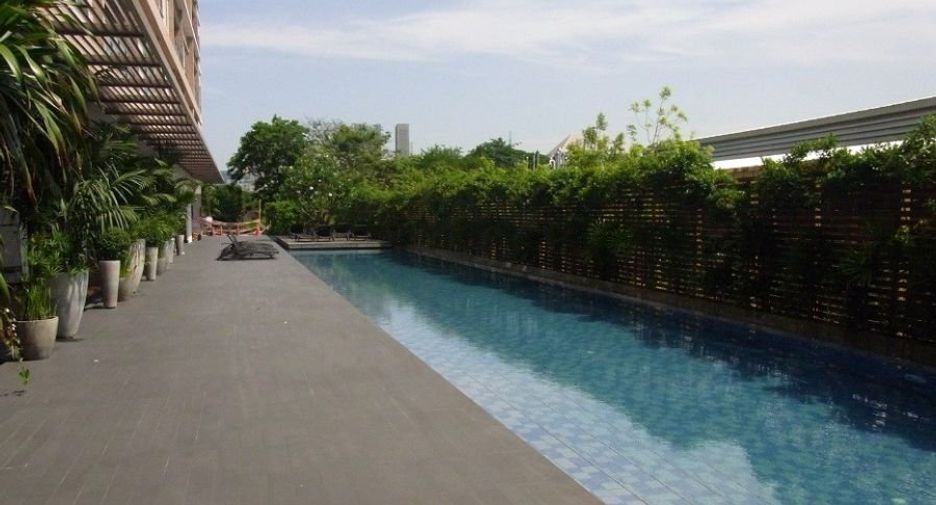 À vendre 2 chambres condo à Yan Nawa, Bangkok