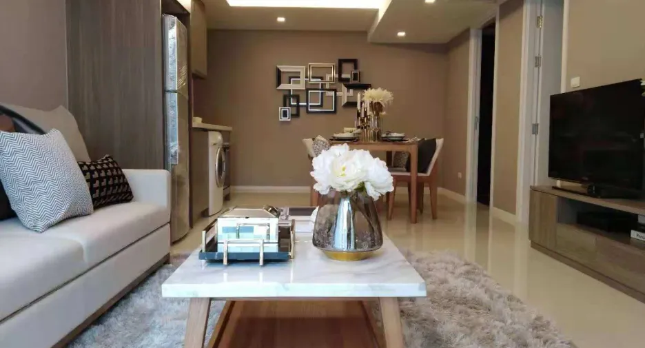 For sale 2 bed condo in Khlong Toei, Bangkok
