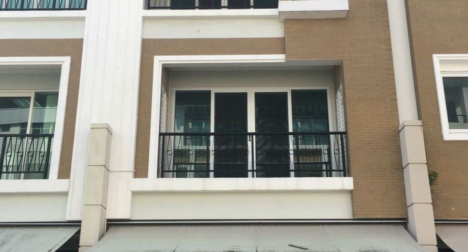 For sale 3 Beds townhouse in Yan Nawa, Bangkok