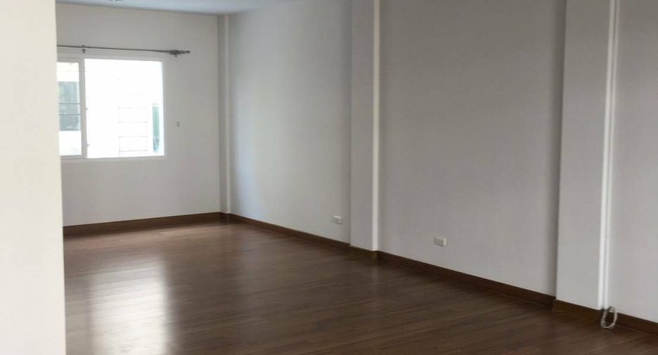 For sale 3 Beds townhouse in Yan Nawa, Bangkok