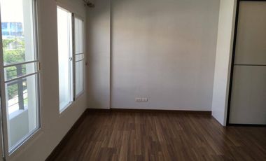 For sale 3 bed townhouse in Yan Nawa, Bangkok